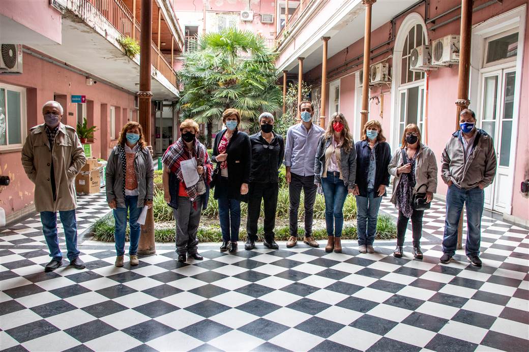 El intendente desayuno con empleados municipales que cumplieron 30 anos de servicio 1