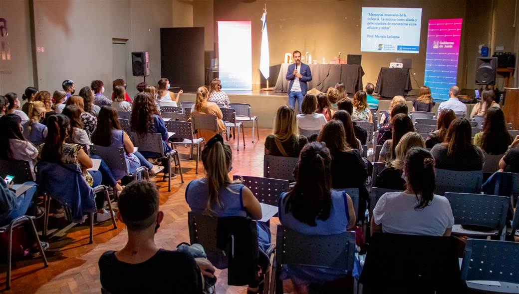 resized Petrecca en la Sexta Jornada de Educacion 2