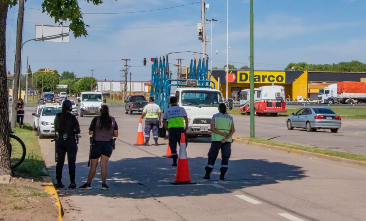 Operativos viales en distintos puntos de la ciudad