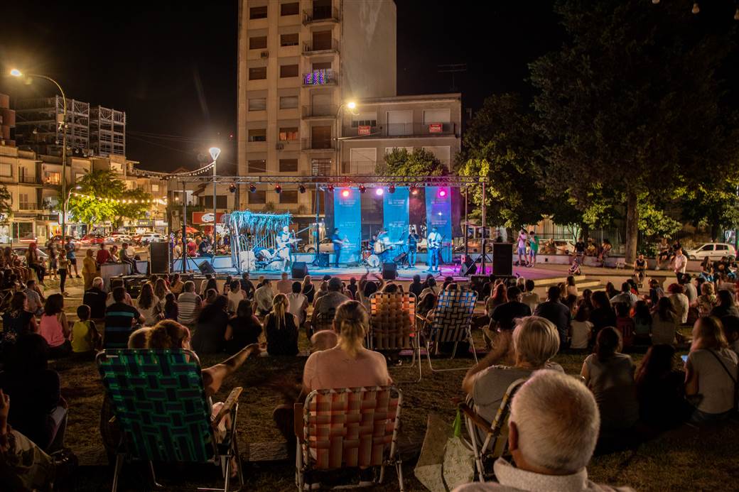 Decenas de familias celebraron la Navidad en la plaza Veteranos de Malvinas