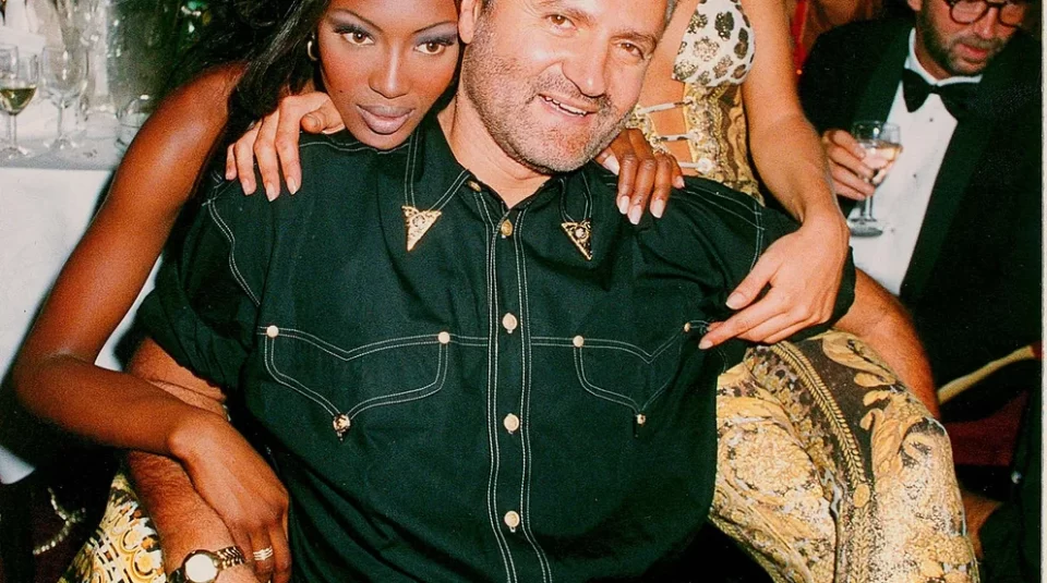 Gianni Versace, el diseñador artista que impuso una visión creativa y extravagante de la moda, cumpliría hoy 75 años