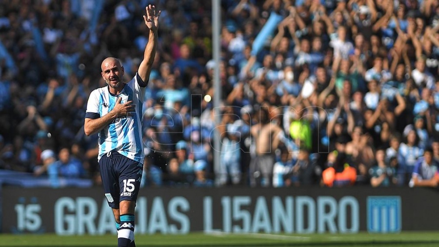 Racing clasificó a la Copa Sudamericana en la despedida de Lisandro López