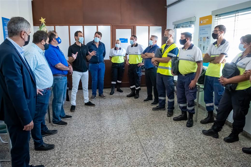 Petrecca entregó indumentaria al cuerpo de inspectores viales municipales