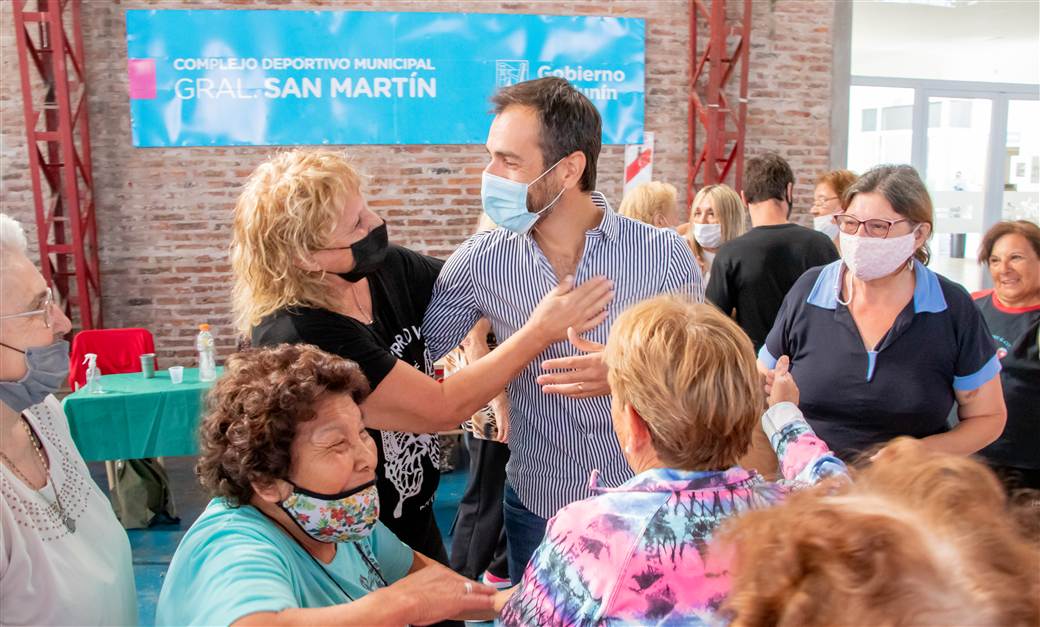 Petrecca saludó a los adultos mayores en el inicio de la colonia de verano