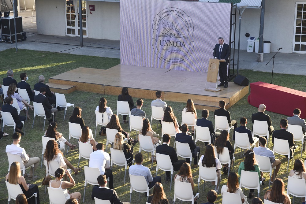 Tamarit a los graduados: "Los convocamos a ser dignos del esfuerzo que hace el pueblo argentino para sostener la universidad pública"