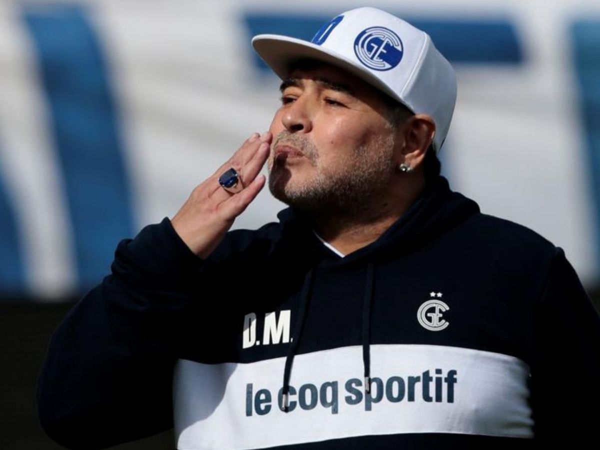 Leve condena al funebrero que difundió las fotos de Diego Maradona muerto