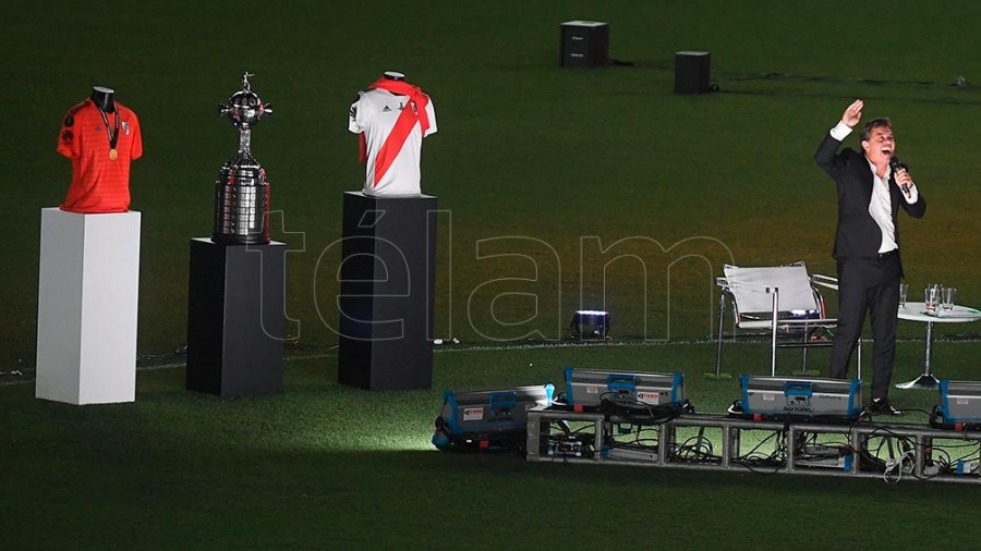 Miles de hinchas de River festejaron los 3 años del triunfo ante Boca en Madrid