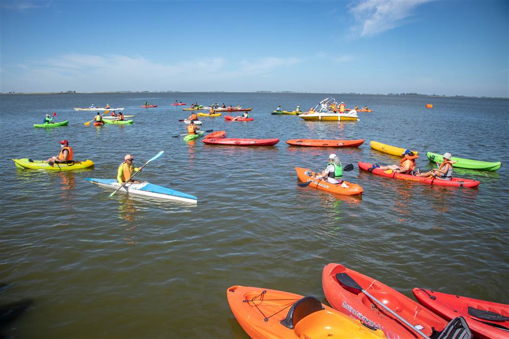 Exitosa kayakeada en la Laguna de Gomez