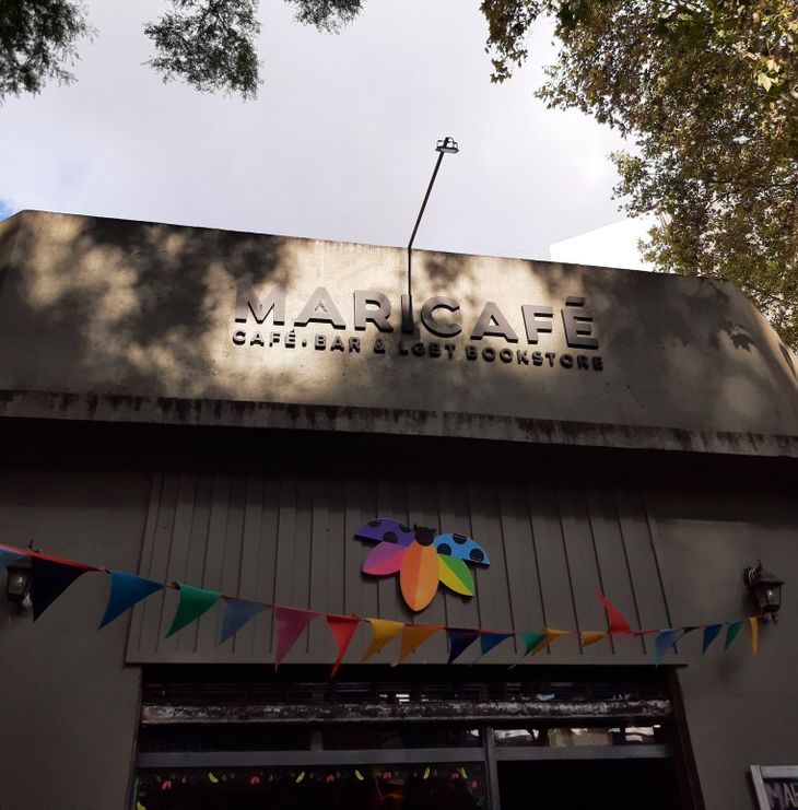 Homofobia: incendiarion la puerta del "Maricafé", el bar y librería LGBTQ+