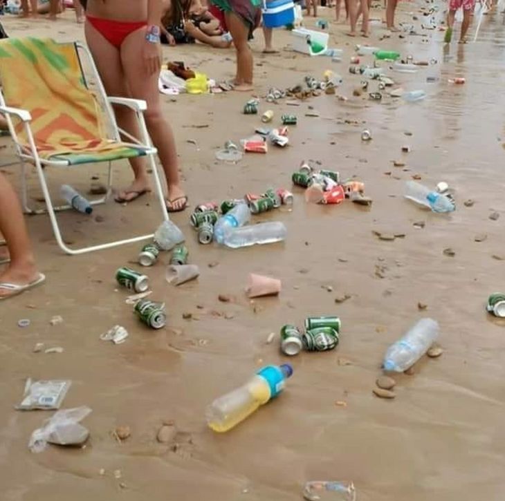 Troll macrista posteó la foto de una playa sucia y dijo que "merecemos la extinción": era de España