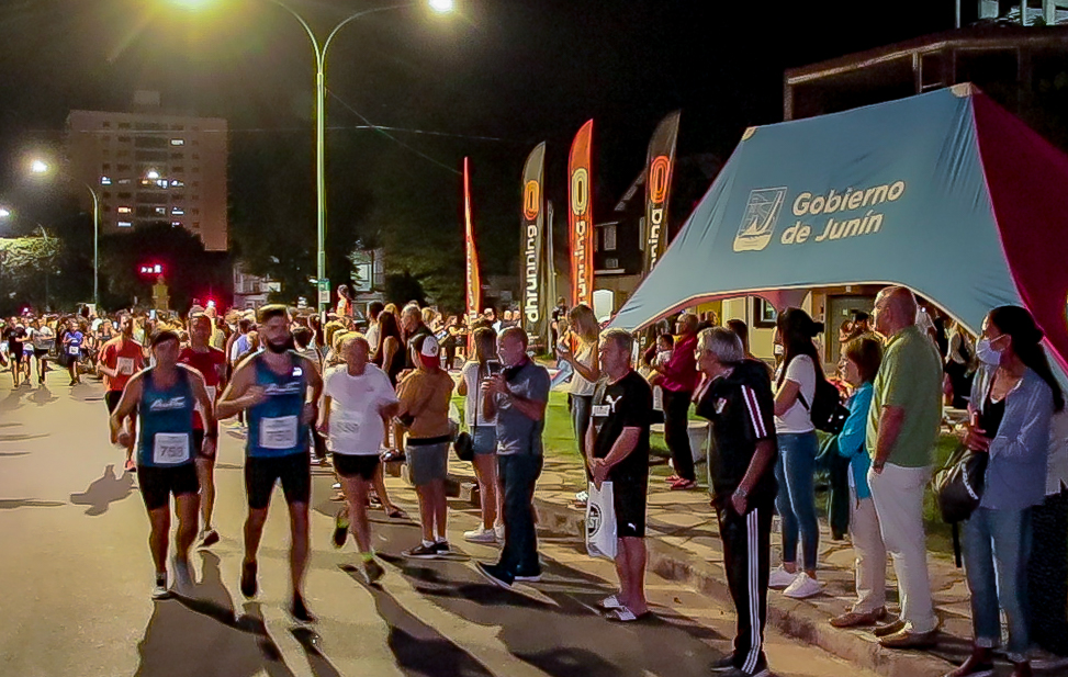 Mas de 400 deportistas participaron de una nueva edicion de Junin corre de noche