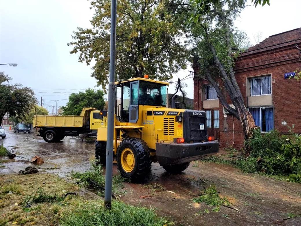 Intensos trabajos para solucionar los inconvenientes generados por el temporal 1