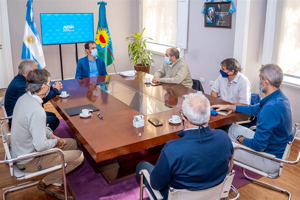 Petrecca con representantes de Telecom