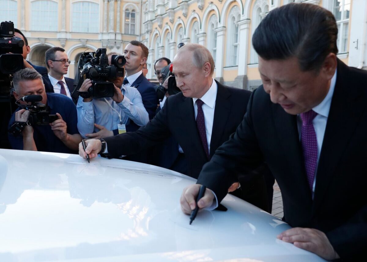 Putin Xi Jinping scaled