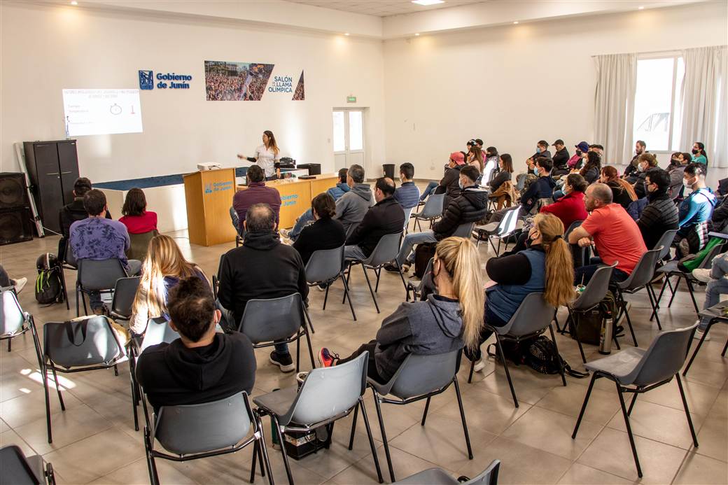 Gran cantidad de personas participaron de un nuevo curso de manipulacion de alimentos 2