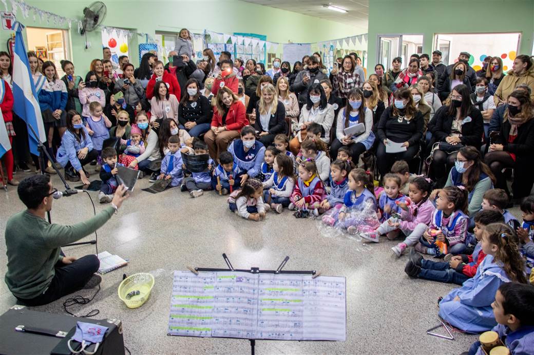 Acto escolar oficial por el 25 de Mayo