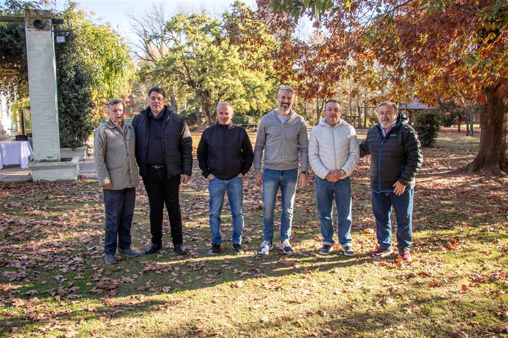 Funcionarios con autoridades del Junin Golf Club