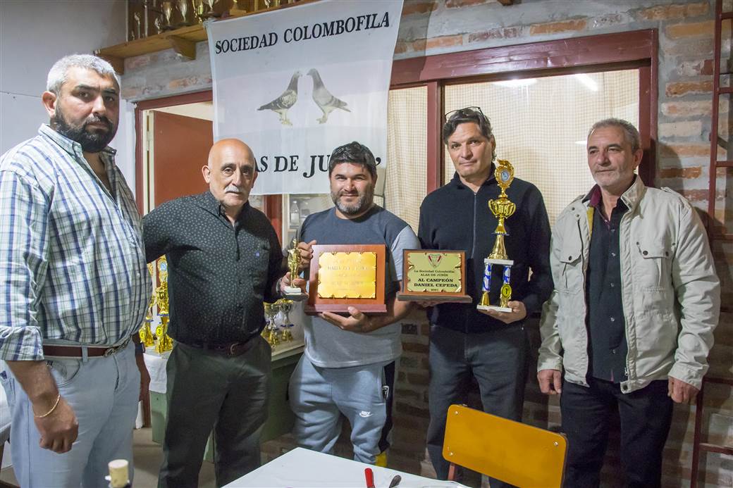 Se entregaron los premios a los ganadores del torneo de colombofila del 2021