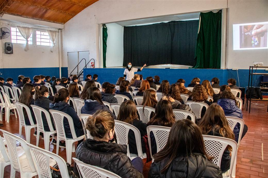 Charla sobre Ciberbullying en el Colegio Padre Respuela