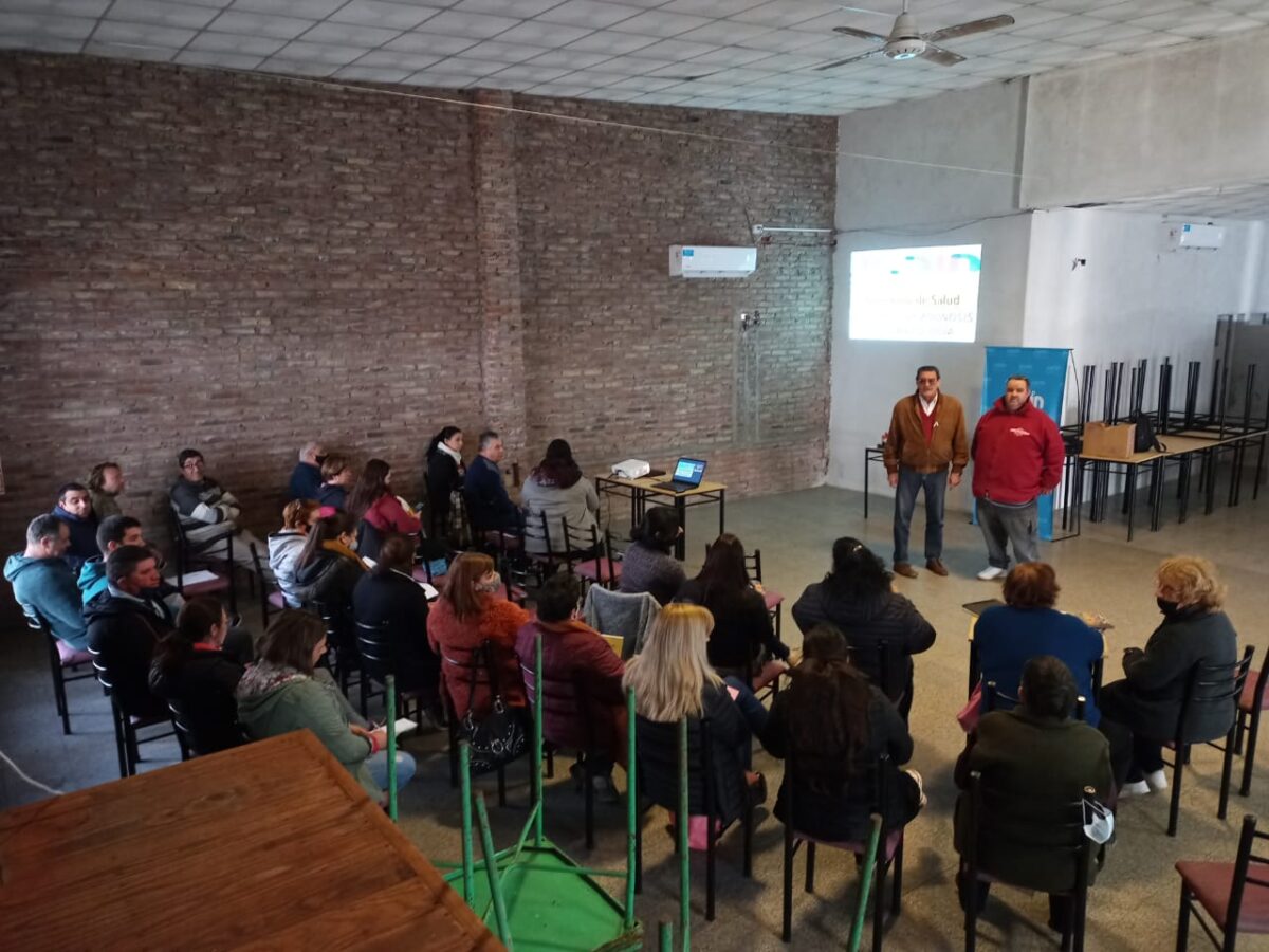 Charla sobre manejo de alimentos en Tiburcio scaled