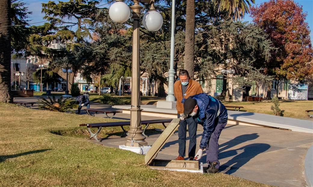 La Direccion de Zoonosis continua con las tareas de desratizacion en plazas y espacios publicos 2