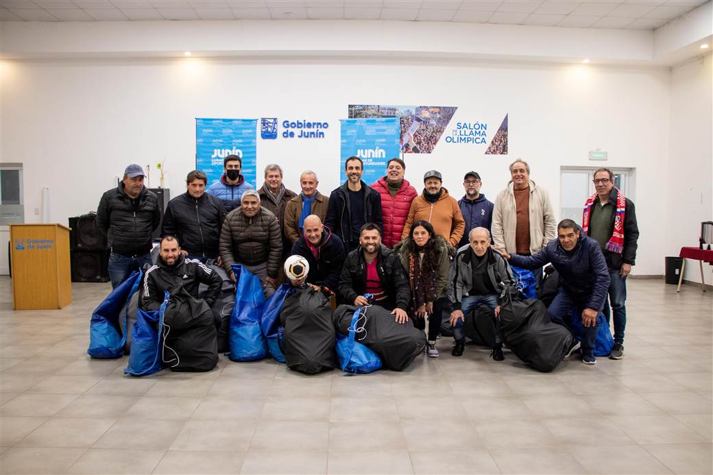 Petrecca encuentro con dirigentes de clubes de Futbol 1