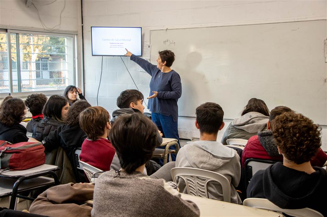 Charla informativa sobre calidad de vida en los adolescentes 1