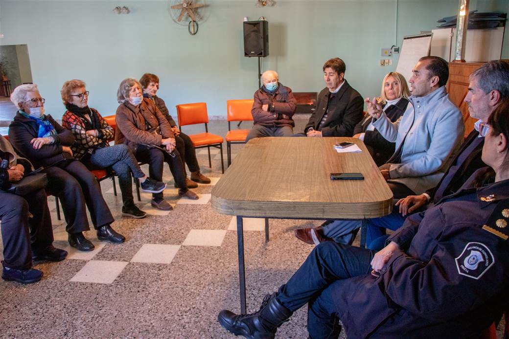 Seguridad Charla en el CLub de los Abuelos