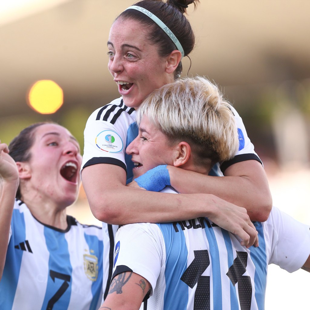 Copa América Femenina  Argentina goleó a Uruguay en el Grupo B