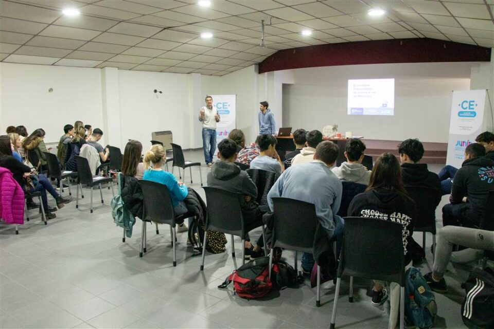 Club de emprendedores Visita de estudiantes scaled