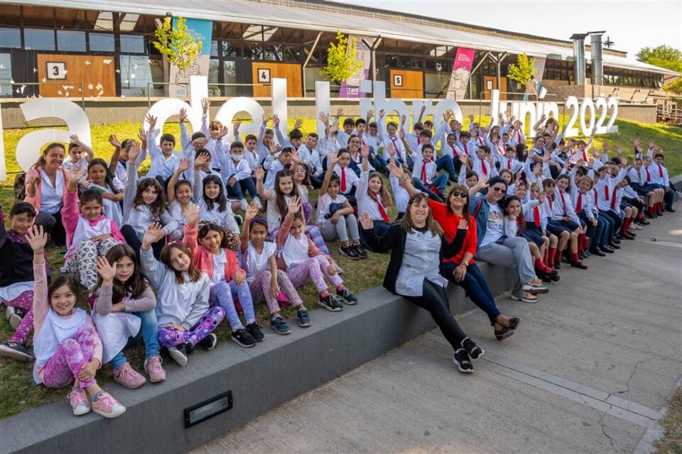 Mas de 5000 alumnos visitaron la Feria del Libro scaled