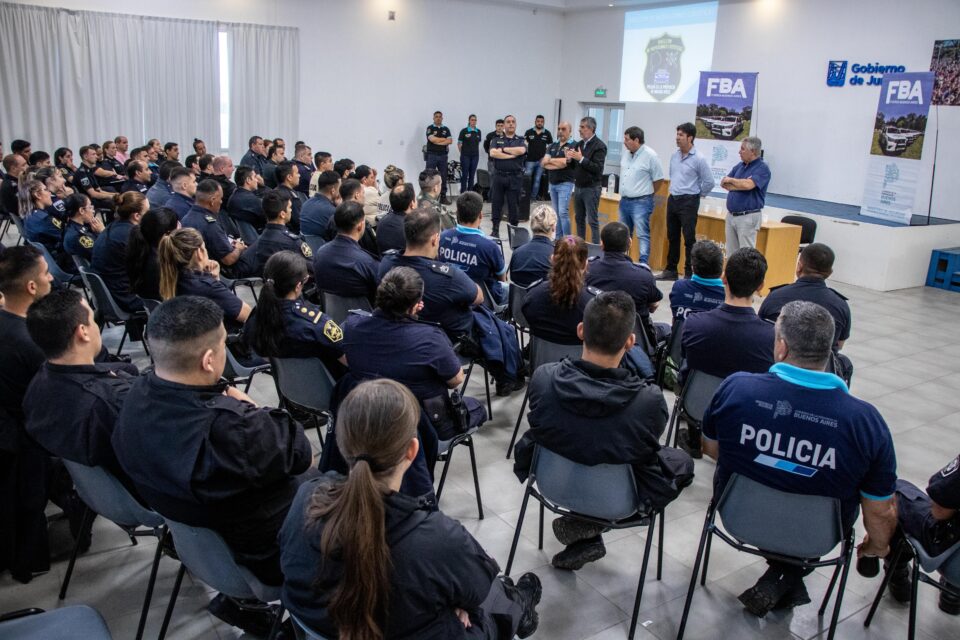 Capacitacion a policias sobre manejo de moviles scaled