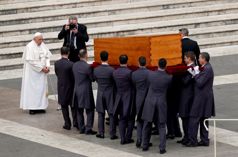 benedicto xvi funeral