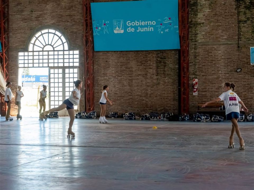 Deportes Petrecca visita escuela de patin 3 scaled