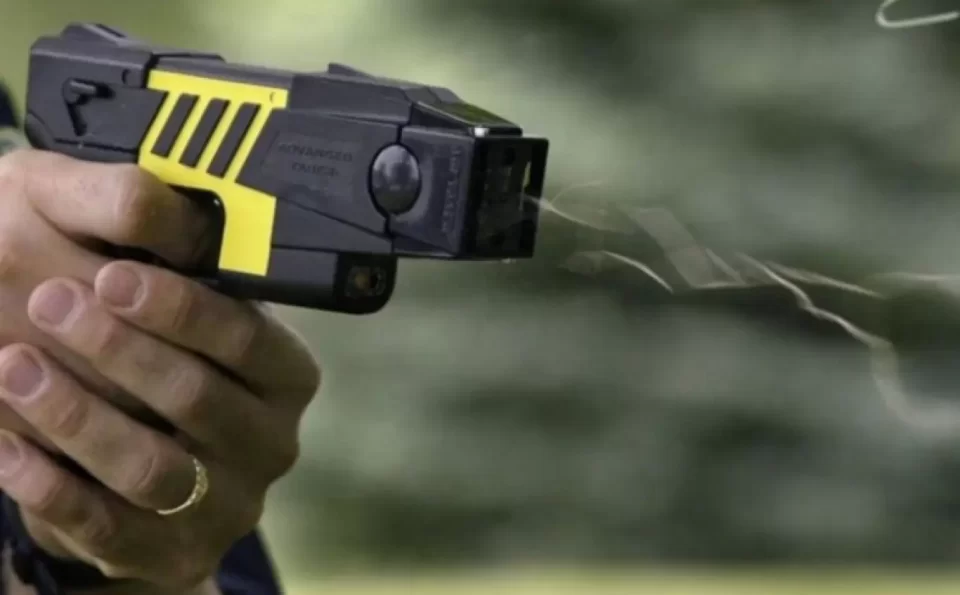 pistolas taser scaled