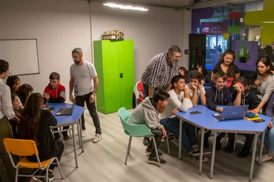 alumnos de morse en escuela de robotica 2 scaled