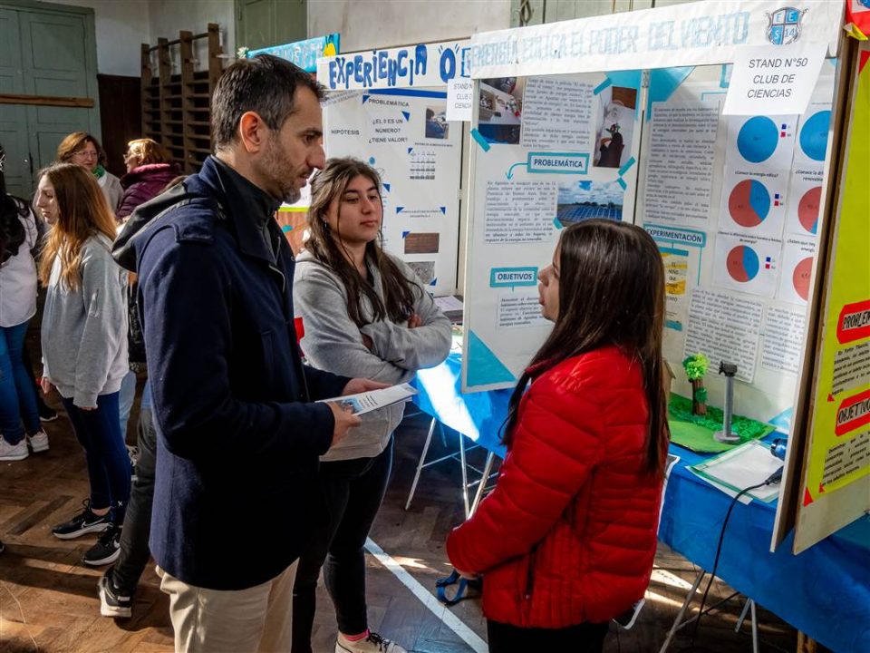 educacion petrecca recorrio la feria de ciencias 3 scaled