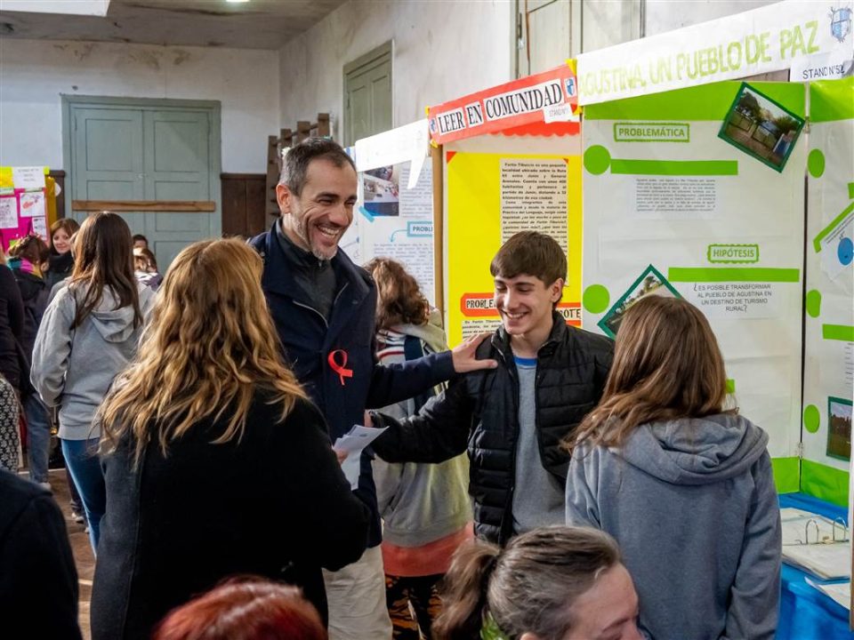 educacion petrecca recorrio la feria de ciencias 4 scaled