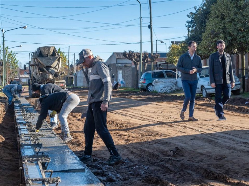 obras publicas cordon cuneta en bicentenario 1 scaled