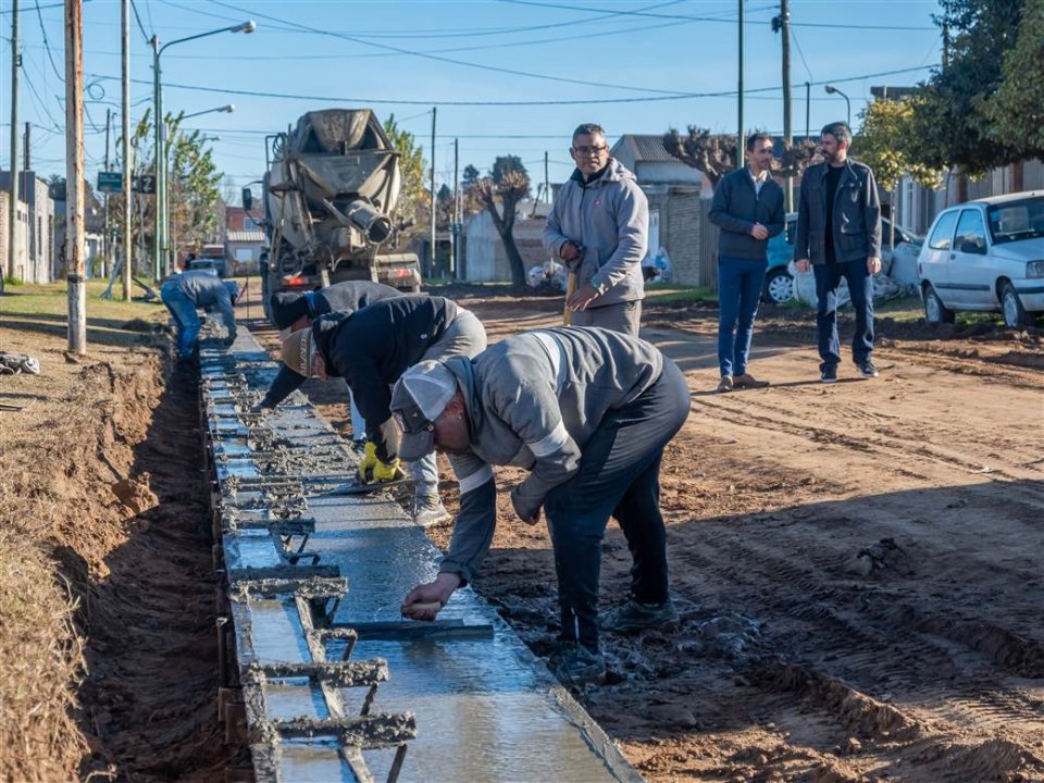 obras publicas cordon cuneta en bicentenario 3 scaled