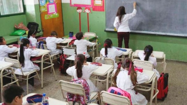 docente en el aula