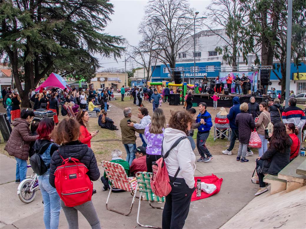 festejos dia del amigo en plaza sarmiento 1