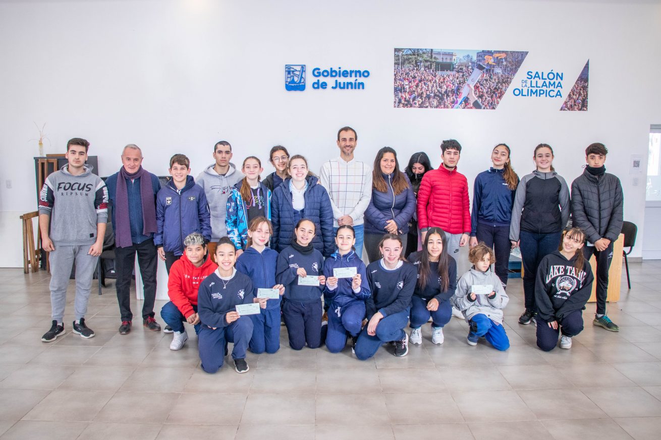 petrecca entrega de becas deportivas 3 scaled