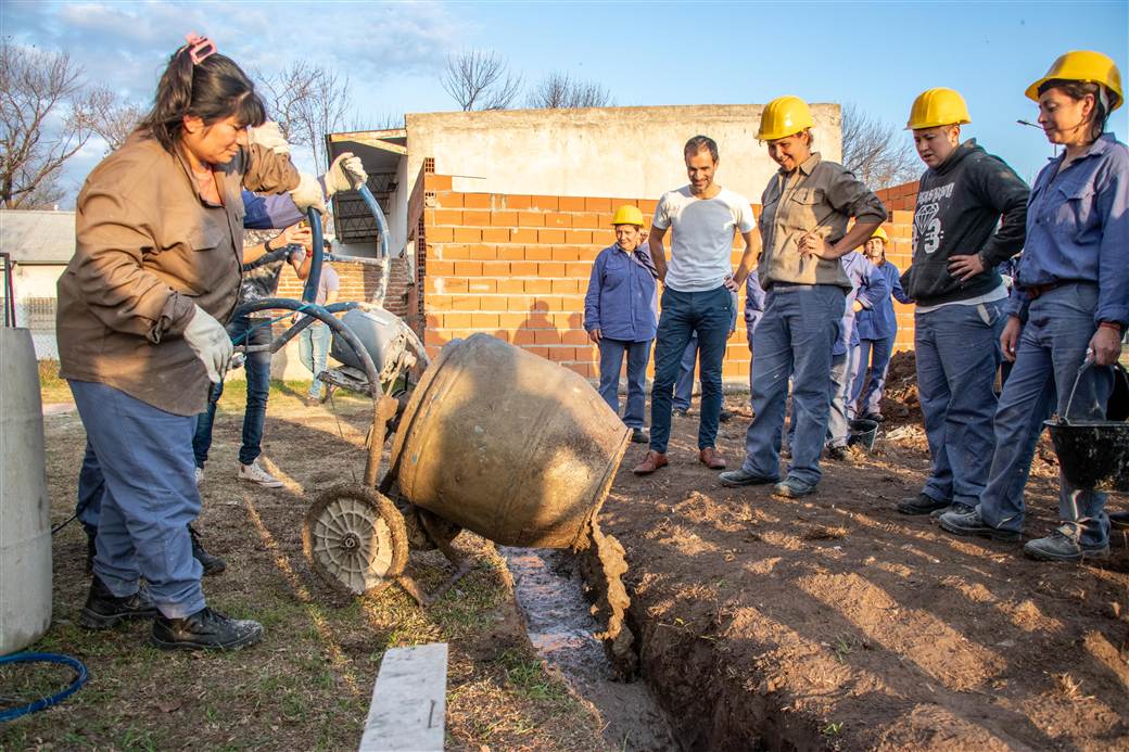 petrecca visita escuela de formacion de la uocra 2