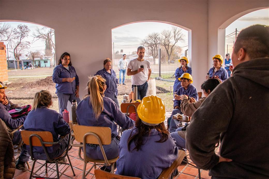 petrecca visita escuela de formacion de la uocra 3