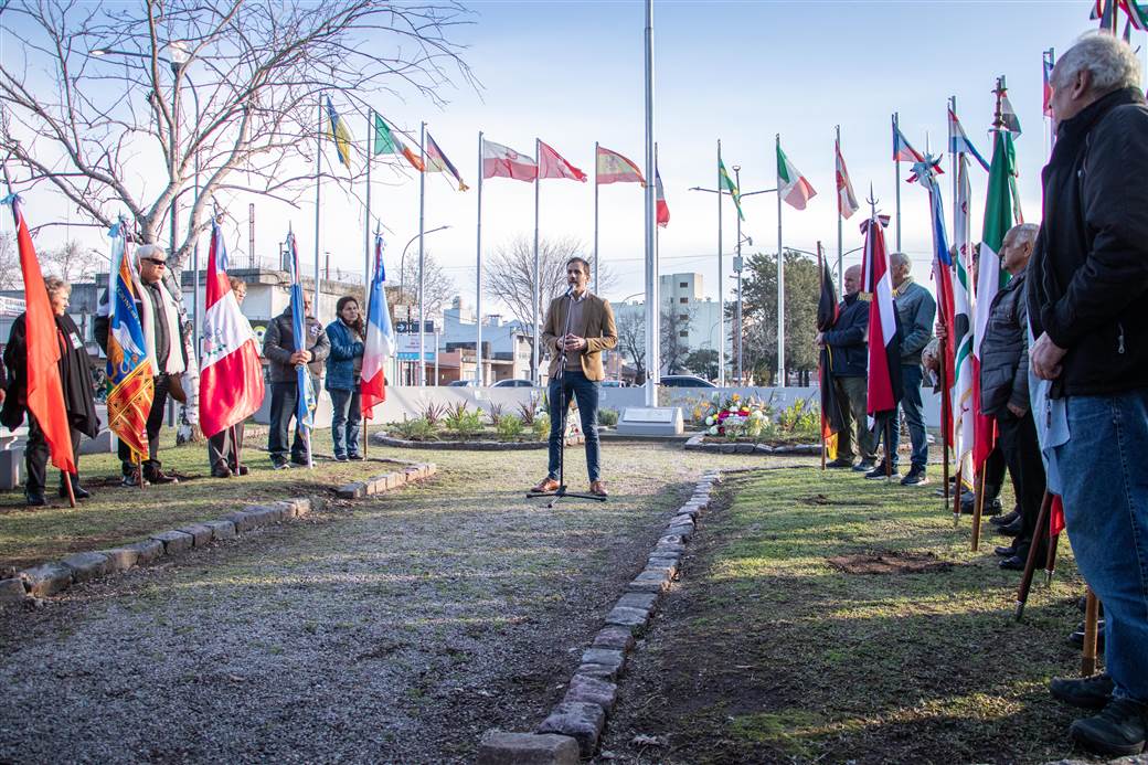 petrecca acto dia del inmigrante 2