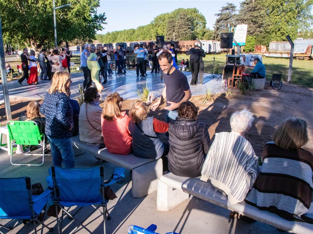 cultura espacio para tango y folclore en el parque lineal 3