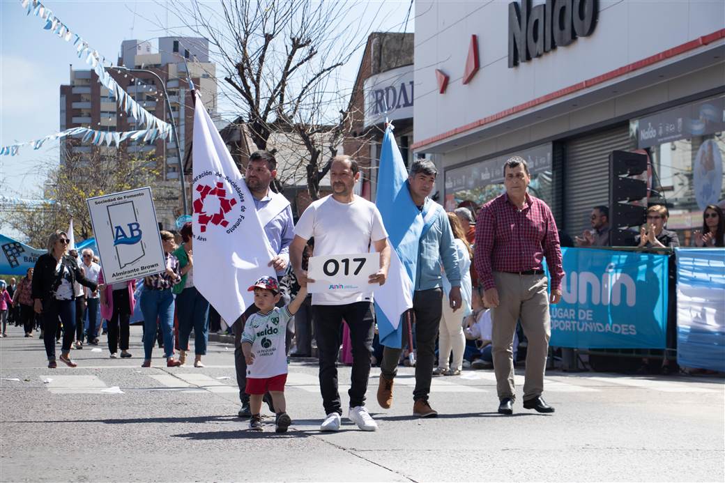 desfile por los 40 anos de democracia 13