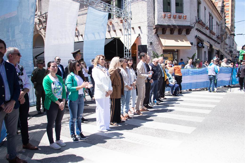 desfile por los 40 anos de democracia 24