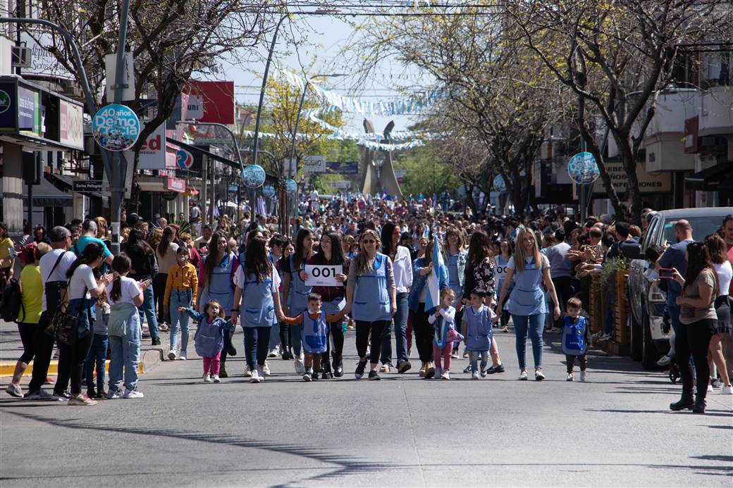 desfile por los 40 anos de democracia 6